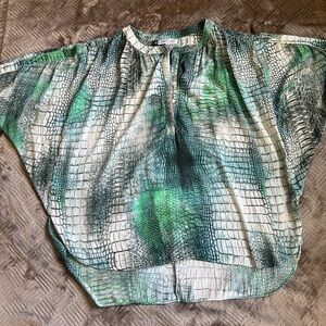 Jennifer Lopez - elbow length blouse. Green and teal alligator pattern. SZ XL